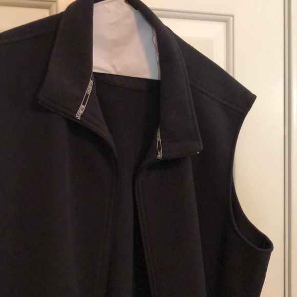 BLACK VEST - Picture 2 of 2